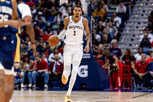 司机:文班打球就像打电游 他恨不得把篮筐周围的一切都扣进去 司机:文班打球就像打电游 他恨不得把篮筐周围的一切都扣进去