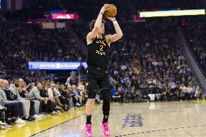 很铁!波杰姆斯基上半场6投0中一分未得 拿到4板2断 很铁!波杰姆斯基上半场6投0中一分未得 拿到4板2断