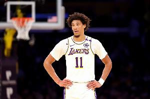 内线告急!记者:湖人主场对阵森林狼 中锋海斯因左膝酸痛缺阵 内线告急!记者:湖人主场对阵森林狼 中锋海斯因左膝酸痛缺阵