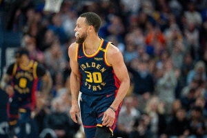 艾弗森:库里完全就是一个杀手 我不会错过任何勇士的比赛 艾弗森:库里完全就是一个杀手 我不会错过任何勇士的比赛