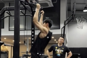 恢复身体!训练师晒曾凡博体能训练视频 恢复身体!训练师晒曾凡博体能训练视频