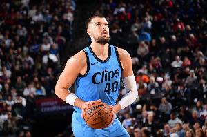 还没发力！祖巴茨5中3轻松拿到8分5板4助