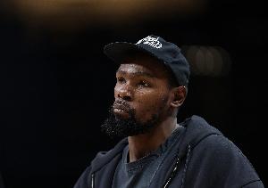 未尝一胜!杜兰特新赛季场均30分6板2助1.5断 三分命中率43% 未尝一胜!杜兰特新赛季场均30分6板2助1.5断 三分命中率43%