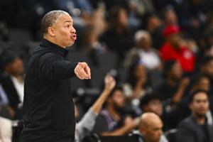 记者:卢也参与了赌案中的非法扑克牌局 但没和比卢普斯同在一桌 记者:卢也参与了赌案中的非法扑克牌局 但没和比卢普斯同在一桌