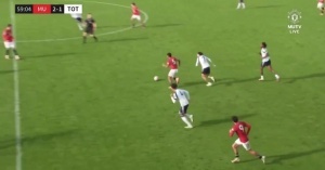 中场一条龙!莱昂代表曼联青年队打入精彩进球,打进红魔生涯首球 中场一条龙!莱昂代表曼联青年队打入精彩进球,打进红魔生涯首球