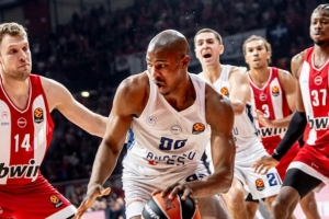 投的少但真的准!凯-琼斯五轮比赛后 命中率依旧100% 投的少但真的准!凯-琼斯五轮比赛后 命中率依旧100%