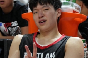 键盘侠|文班人称小杨瀚森 火箭应该交易杨瀚森和朱-霍勒迪 键盘侠|文班人称小杨瀚森 火箭应该交易杨瀚森和朱-霍勒迪