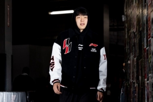 工作室晒杨瀚森进场视频:今日份OOTD!Handsome Yang有点酷 工作室晒杨瀚森进场视频:今日份OOTD!Handsome Yang有点酷