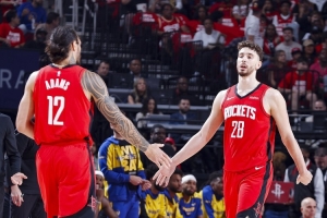 拆开申京&亚当斯进攻更好?乌度卡:确实有点 但也是为防对面后卫 拆开申京&亚当斯进攻更好?乌度卡:确实有点 但也是为防对面后卫