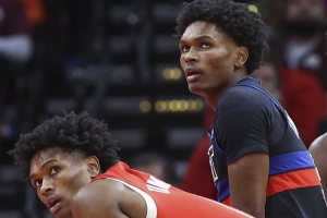 活塞主帅:阿门奥萨尔极具天赋 他们都具备瑞士军刀般的全面技术 活塞主帅:阿门奥萨尔极具天赋 他们都具备瑞士军刀般的全面技术