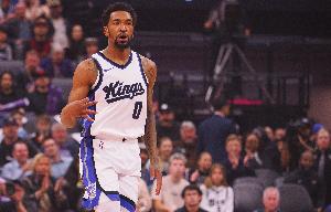 手真硬!蒙克下半场连中关键三分 14中7&三分9中6轰20分3助2断2帽 手真硬!蒙克下半场连中关键三分 14中7&三分9中6轰20分3助2断2帽