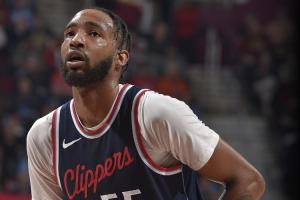 🏹三分5中5超神!小琼斯100%命中率砍了17分+0失误 🏹三分5中5超神!小琼斯100%命中率砍了17分+0失误