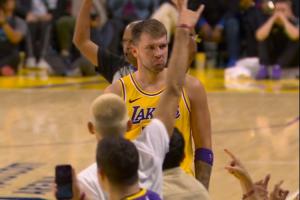 牛皮糖防守又怎样!东契奇顶着防守三分再中45分平湖人生涯纪录 牛皮糖防守又怎样!东契奇顶着防守三分再中45分平湖人生涯纪录