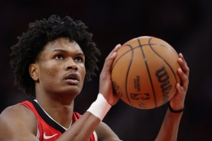 拉加-贝尔:KD和申京能吸引包夹 阿门必须要出手那些空位的投篮 拉加-贝尔:KD和申京能吸引包夹 阿门必须要出手那些空位的投篮