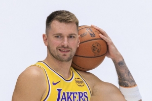 这才是全力七?!东契奇前两战场均46分11.5板8.5助1断 这才是全力七?!东契奇前两战场均46分11.5板8.5助1断