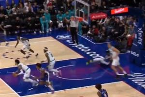 沾衣十八跌?恩比德脚下绵软连续冲击内线倒地造犯规🤦♂️ 沾衣十八跌?恩比德脚下绵软连续冲击内线倒地造犯规🤦♂️