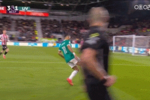 被换下前,维尔茨空位传中直接送给对手 被换下前,维尔茨空位传中直接送给对手