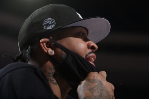 艾弗森:50岁的我现在只是投投篮 第二天醒来就不舒服了 艾弗森:50岁的我现在只是投投篮 第二天醒来就不舒服了