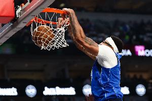 基德:浓眉体能状态正朝着球队需要方向发展 打38分钟对恢复有益 基德:浓眉体能状态正朝着球队需要方向发展 打38分钟对恢复有益