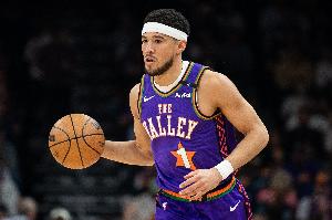 稳定输出!布克16投10中&罚球9中9空砍31分3板7助 得分全场最高 稳定输出!布克16投10中&罚球9中9空砍31分3板7助 得分全场最高