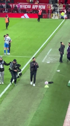 曼联三连胜后,阿莫林精神面貌马上好起来了😆 曼联三连胜后,阿莫林精神面貌马上好起来了😆