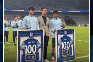 里程碑!申花主场战英博赛前,为汪海健和徐皓阳举办百场仪式 里程碑!申花主场战英博赛前,为汪海健和徐皓阳举办百场仪式