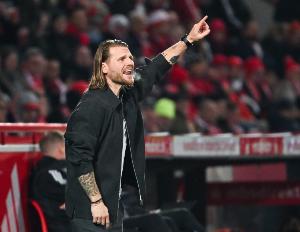 门兴主帅:少一人作战超过80分钟,为球队展现的面貌感到无比自豪 门兴主帅:少一人作战超过80分钟,为球队展现的面貌感到无比自豪