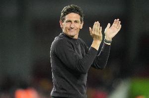 送卫冕冠军四连败!小蜜蜂主帅:这是场硬仗,注定是个非凡之夜 送卫冕冠军四连败!小蜜蜂主帅:这是场硬仗,注定是个非凡之夜