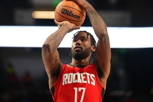 此前未提前续约!伊森开赛季两战场均3.5分5.5板2.5失误 此前未提前续约!伊森开赛季两战场均3.5分5.5板2.5失误