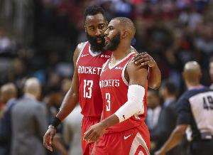 保罗:近期还看了灯泡火箭时的录像 试图找回我们配合很好的战术 保罗:近期还看了灯泡火箭时的录像 试图找回我们配合很好的战术