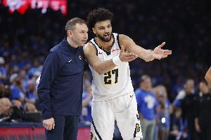 穆雷谈阿德尔曼:他信任所有人 给球员很大自由度 他是进攻天才 穆雷谈阿德尔曼:他信任所有人 给球员很大自由度 他是进攻天才