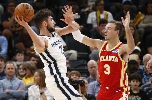 三场仅投9个三分&占全队8%!斯奈德:我们都希望肯纳德多投 三场仅投9个三分&占全队8%!斯奈德:我们都希望肯纳德多投