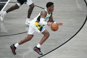 腿伤提前退赛!马瑟林12中8高效拿下26分3板4助 腿伤提前退赛!马瑟林12中8高效拿下26分3板4助