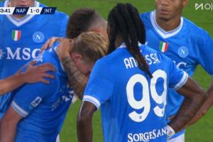 伤情不妙!德布劳内点射时受伤,直接被队医搀扶下场 伤情不妙!德布劳内点射时受伤,直接被队医搀扶下场