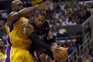 艾弗森:曾觉得打篮球很软 但撞上奥尼尔才知道那运动并不软 艾弗森:曾觉得打篮球很软 但撞上奥尼尔才知道那运动并不软