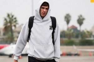 迎来背靠背!湖人官推晒出征客场登机照:短途旅程 迎来背靠背!湖人官推晒出征客场登机照:短途旅程