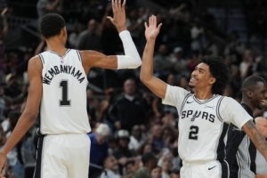 文班亚马+哈珀;快船逆转开拓者的优缺点;里夫斯的记录之夜 文班亚马+哈珀;快船逆转开拓者的优缺点;里夫斯的记录之夜