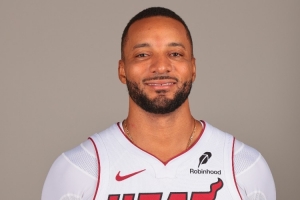 真大腿?鲍威尔首节出战9分钟 7中5&三分3中2轰下13分3板 真大腿?鲍威尔首节出战9分钟 7中5&三分3中2轰下13分3板