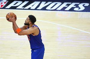 外线一球不开!唐斯半场8中3&三分5中0拿到7分10板2助 外线一球不开!唐斯半场8中3&三分5中0拿到7分10板2助