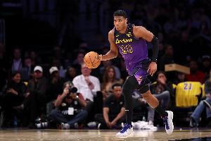 打得可以!八村塁上半场5投4中得到10分1板1助2断 打得可以!八村塁上半场5投4中得到10分1板1助2断