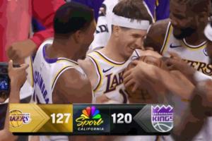 别薅秃了!比赛结束里夫斯将比赛用球抱走 替补席上前庆祝狂欢 别薅秃了!比赛结束里夫斯将比赛用球抱走 替补席上前庆祝狂欢