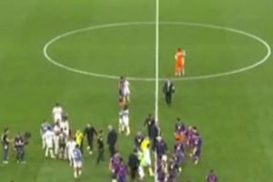 形成反差!皇萨球员“团战”刚结束,什琴斯尼与库尔图瓦友好拥抱 形成反差!皇萨球员“团战”刚结束,什琴斯尼与库尔图瓦友好拥抱