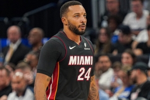 鲍威尔:我很欣赏这支球队的团队精神 我们有机会赢得很多胜利 鲍威尔:我很欣赏这支球队的团队精神 我们有机会赢得很多胜利