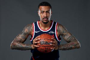 科林斯谈接祖巴茨传球扣篮:他是外国球员 外国球员们有那种视野 科林斯谈接祖巴茨传球扣篮:他是外国球员 外国球员们有那种视野