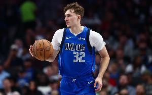 基德:弗拉格能阅读防守球商很高 能终结发起进攻这对我们很重要 基德:弗拉格能阅读防守球商很高 能终结发起进攻这对我们很重要