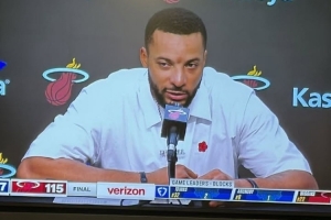 阿德巴约社媒艾特鲍威尔:丰泰基奥说你的金链子是假的 阿德巴约社媒艾特鲍威尔:丰泰基奥说你的金链子是假的