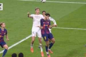 前裁判谈国家德比:赫伊森对库巴西不构成犯规 佩德里早该吃第2黄 前裁判谈国家德比:赫伊森对库巴西不构成犯规 佩德里早该吃第2黄