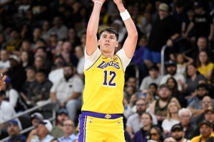 今天打得挺好!拉拉维亚10中3得11分6板5助1断 三分5中2 今天打得挺好!拉拉维亚10中3得11分6板5助1断 三分5中2