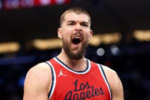 祖巴茨:面对小阵容我就在低位惩罚他们 被包夹就给队友创造机会 祖巴茨:面对小阵容我就在低位惩罚他们 被包夹就给队友创造机会