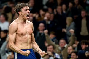 帕利尼亚本赛季抢断39次英超最多,对抗成功率63.46%中场最高 帕利尼亚本赛季抢断39次英超最多,对抗成功率63.46%中场最高